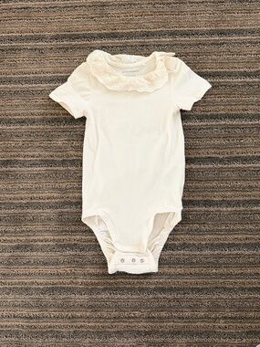 H&M Cream Eyelet Collar Baby One-Piece Bodysuit